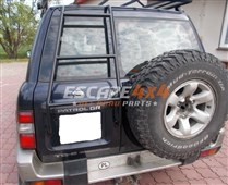 Žebřík na zadní dveře typ A pro Nissan Patrol Y61 
